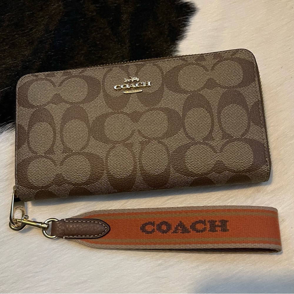 Coach Long Khaki Zip Around Wallet Detachable Wrist Strap Signature CH692 NEW